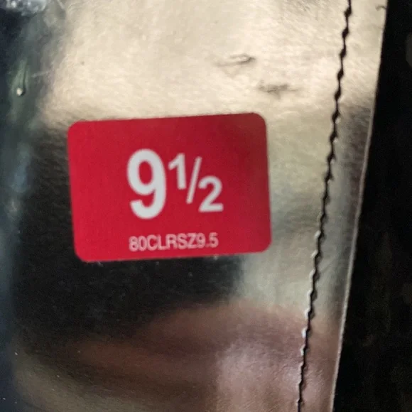 Classic winter black pump by Style & co. Pleated toe design in suede fabric. - Picture 5 of 6